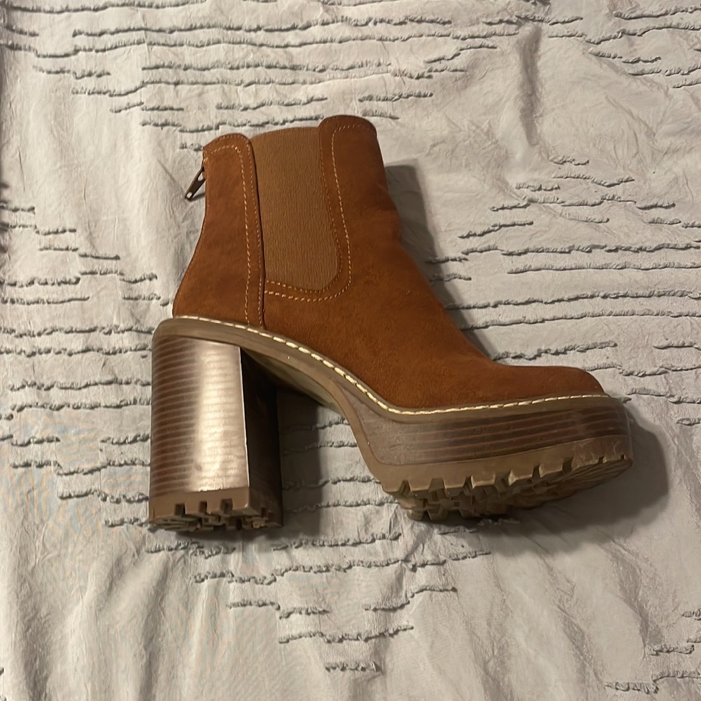 brown heeled ankle boots - Picture 3 of 3